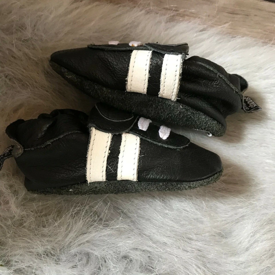 Shoo Shoos Niños Mocasines Talla 6-12 Mo Negro Blanco Fútbol Cuero Suela Suave Foto 4 de 4