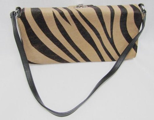 Bolso de hombro SALVATORE FERRAGAMO con estampado animal cabello de becerro negro bronceado gancho pequeño - Imagen 6 de 8