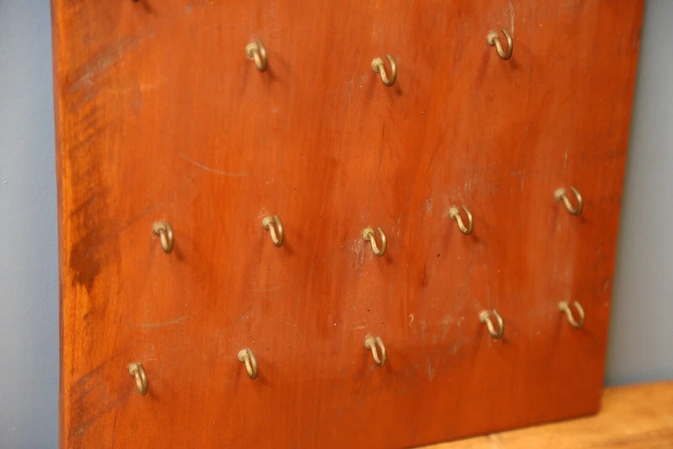 Vintage wall rack key holder Primitive wood cutting board Kitchen farmhouse - Image 4 of 4