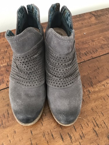 EARTH ORIGINS Grey Suede Ankle Boots 