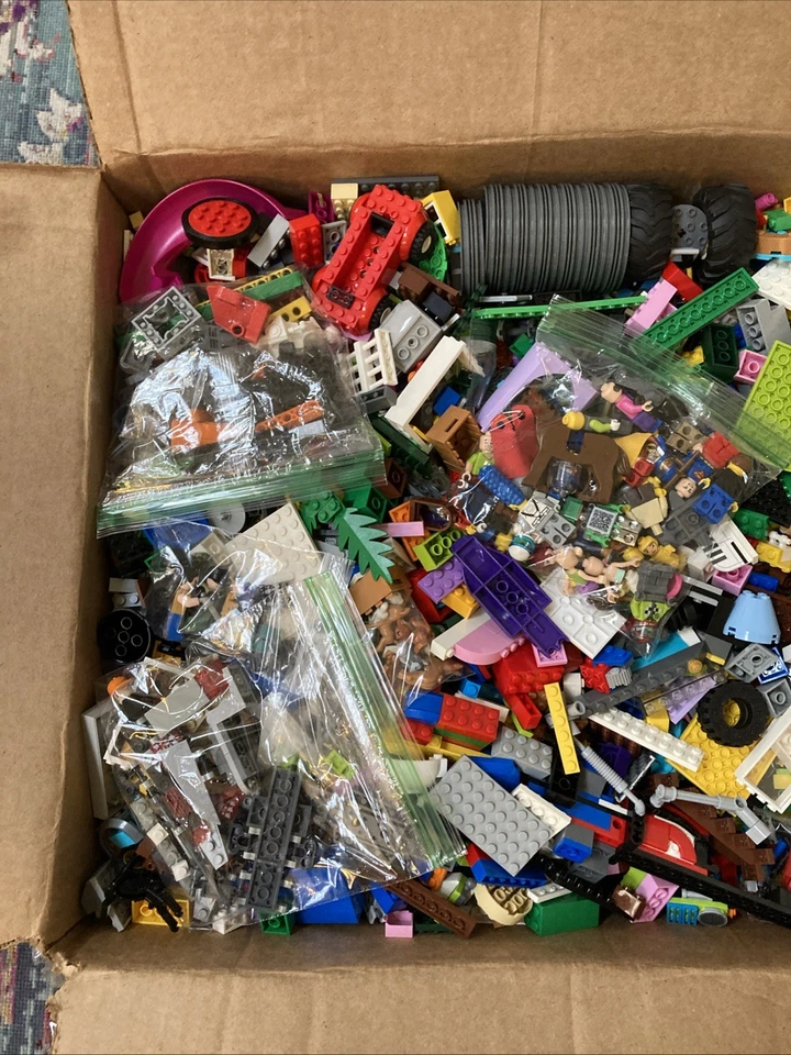 (REAL) Lego Toy Bulk Lot 15 Lbs Mixed Bricks, Baseplates, Figures, Etc. (Washed) - Image 4 of 4