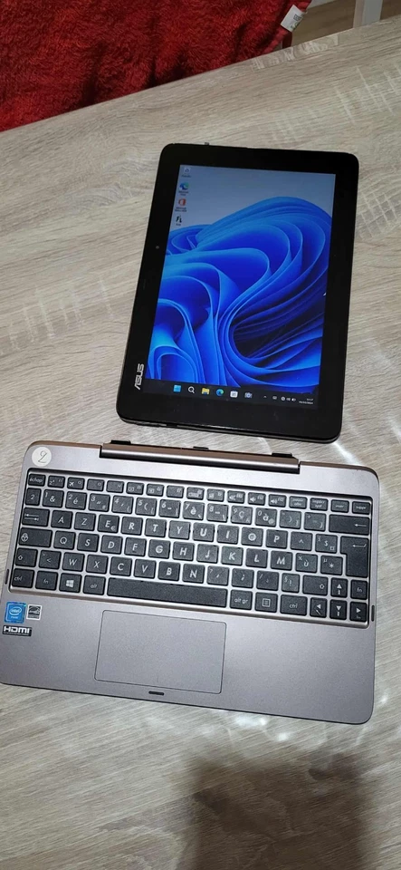 Asus Transformer Book T101HA - 10.1" - 64 Go - Windows 11 - Photo 3/4