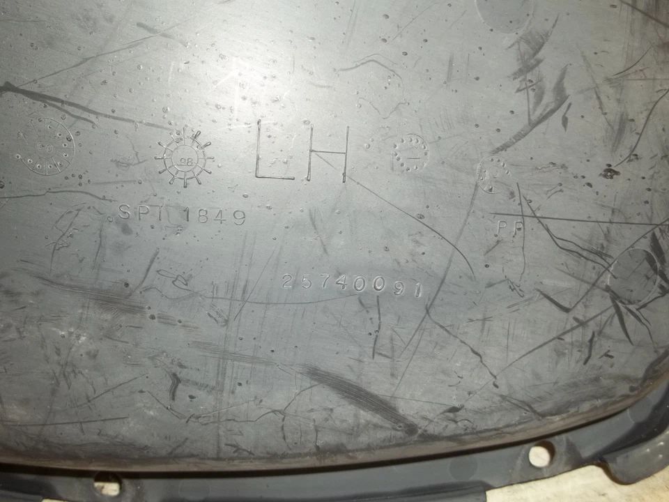 00-05 Cadillac Deville parachoques trasero izquierdo forro faldón protector contra salpicaduras 25740091 OEM Foto 2 de 4