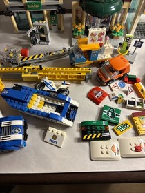 LEGO City Builds Capital City 60200 Museum Hotel Police 60141 Bank 60140 Cars