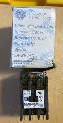 Cutler-Hammer C25DND330 30A 3-Pole Contactor w/ GE RS2-37P Pilot Light
