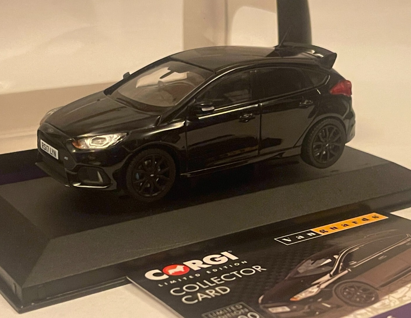 Ford Focus Mk3 RS 1:43 Shadow Black by Corgi Vanguards VA15305