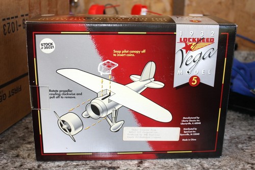 NEW Liberty Classics 1932 Lockheed Vega Model 5 Die cast 1:32 Airplane Bank - Picture 6 of 10