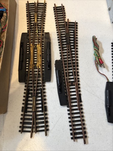 Collection Of Vintage Model HO Train Track Transformer, Wires & Misc Items (006) - Picture 10 of 13
