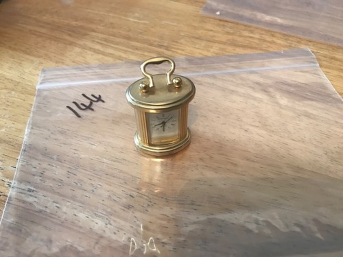 Miniature Quartz clocks and other makes. Over 100 clocks - Foto 281 di 470