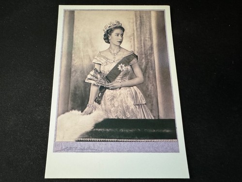 National Portrait Gallery Print: HER MAJESTY QUEEN ELIZABETH II (Age 26) 1952