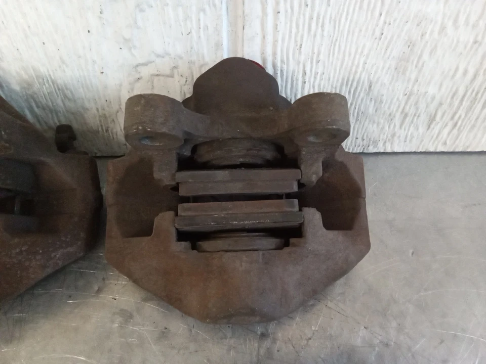 原始设备制造商 1975 - 1985 梅赛德斯奔驰 W123 300D 300CD 450SL 后制动卡钳套装 — 第 2/4 张图片