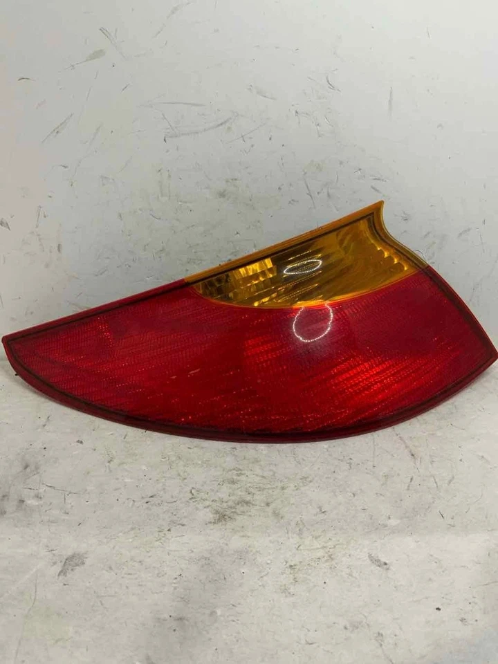 01-02 Conjunto de luz trasera Saturn serie S SC1 21112649 mano izquierda 166-1928 1,9 4C Foto 2 de 4