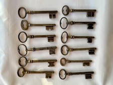 Clé ,clef ancienne .Lot de 12  petites clefs de 9,2 à 10,2 cms.