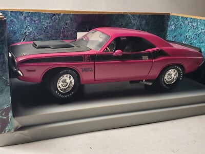 Ertl American Muscle 1970 Dodge Challenger T/A 340 Six Pack 1:18