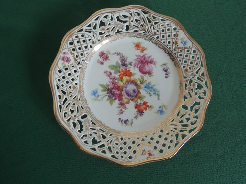 2 Schumann Dresden Vintage Reticulated Porcelain Plates 9 1/4" & 8 1/4" - Picture 10 of 11