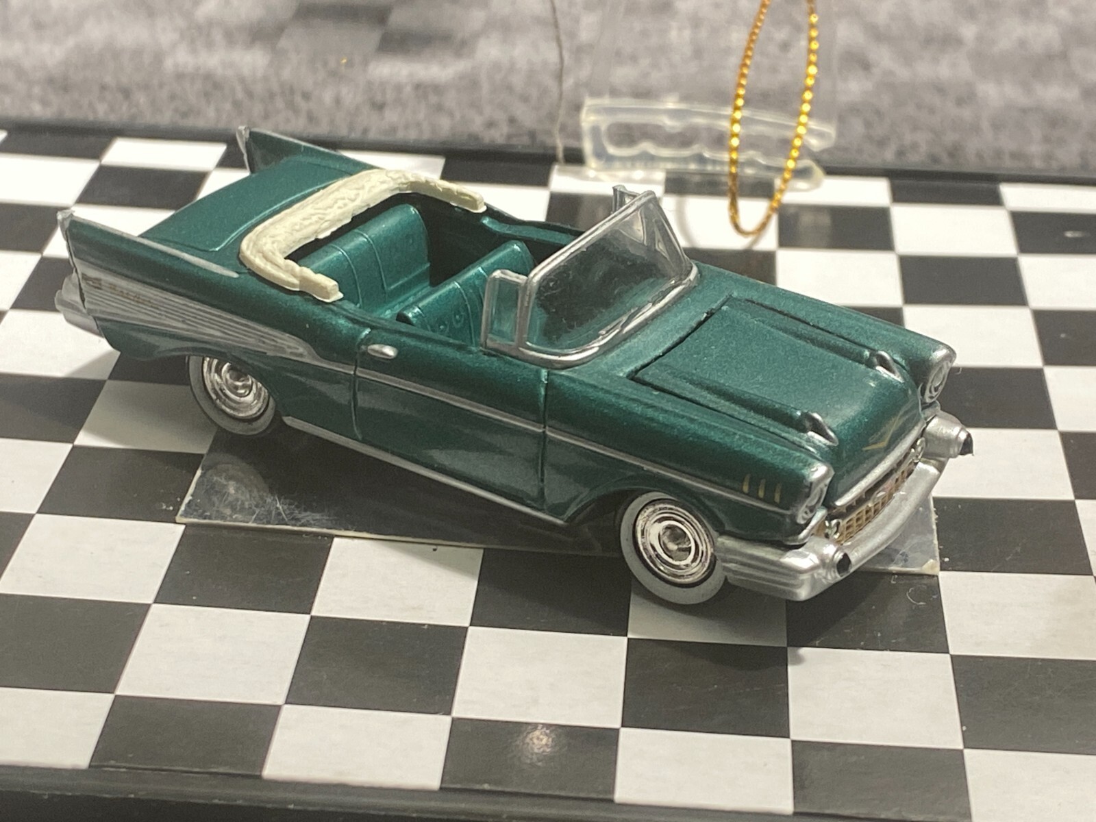1/64 1957 CHEVROLET BEL AIR CONVERTIBLE TEAL M16