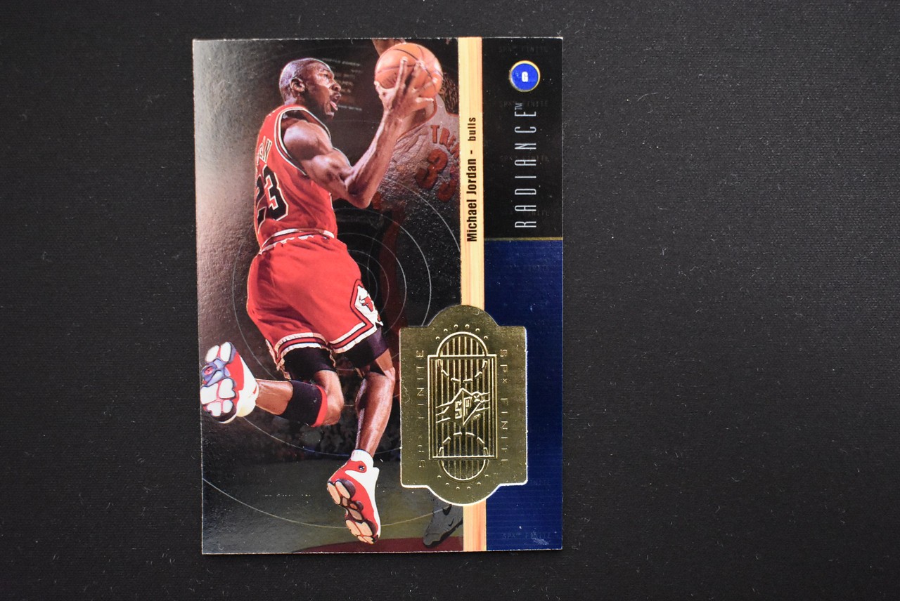 Michael Jordan 1998-99 SPx Finite Radiance /5000 Chicago Bulls #1 Gold Parallel
