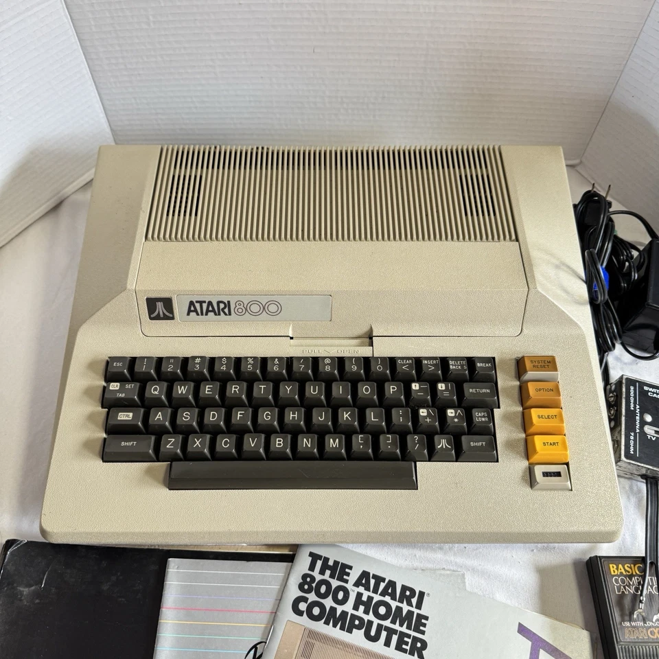 Sistema de computador Atari 800 com fonte de alimentação, carrinho básico e extras testados/funcionando - Imagem 2 de 4