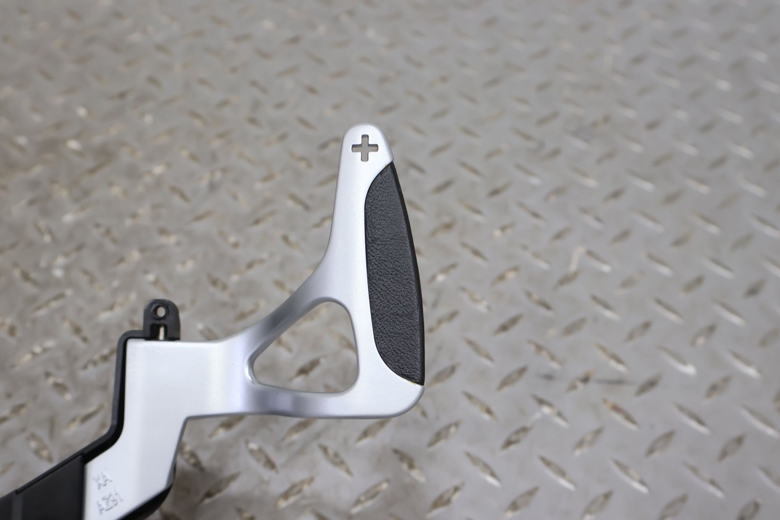 09 Aston Martin V8 Vantage Column Mounted Paddle Shifters (9G33-7L237-AB)