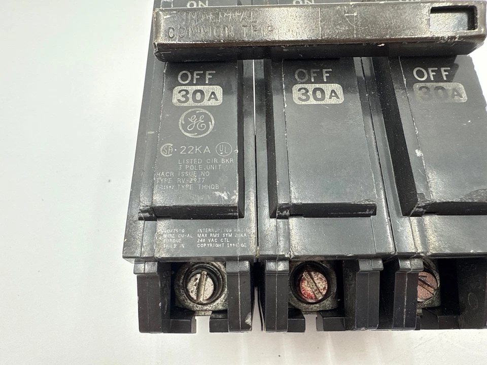 GE THQB32030 Circuit Breaker 30A 3P 240V 3PH THQB Bolt On 30 Amp 3 Pole Used - Image 2 of 4