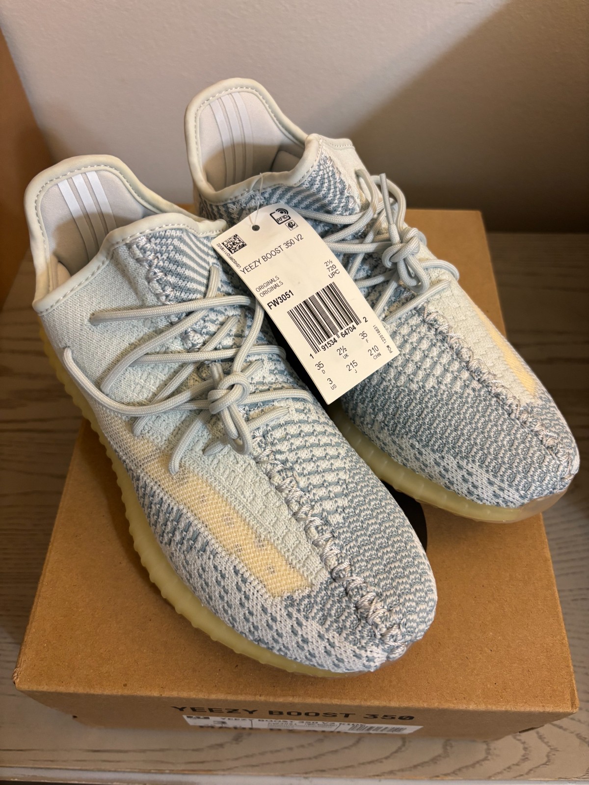 yeezy boost 350 v2 kids size 3 FW3051 thumbnail 5