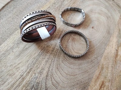 Verschiedene Armbänder in Silberoptik im Set