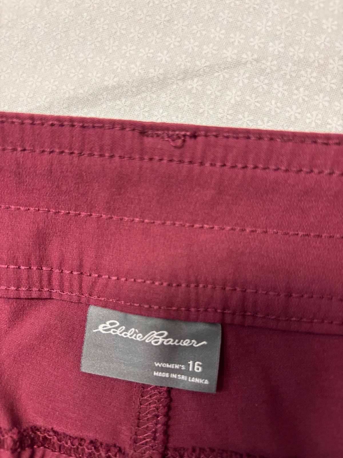 Eddie Bauer Shorts Women Sz 16 Wine Color Zip Back Pockets + Slash Button Hem image 2