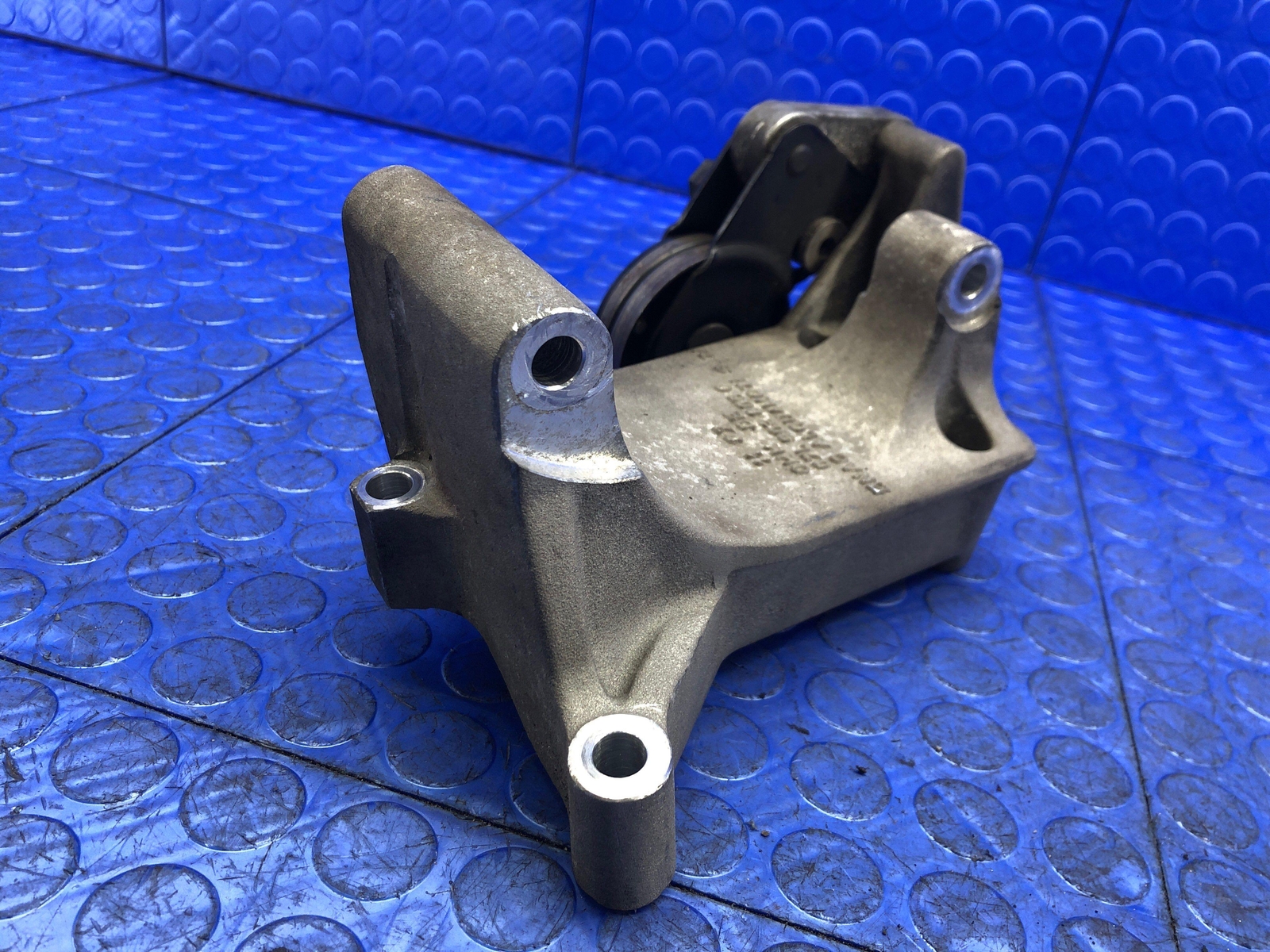 LAMBORGHINI GALLARDO OEM 5.0L ALTERNATOR SUPPORT BRACKET W/PULLEY 07L903805