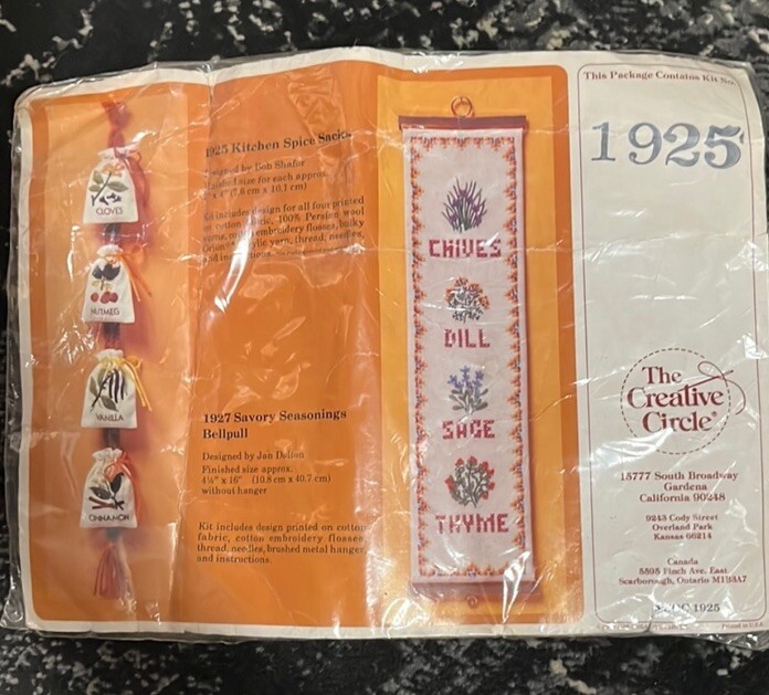 VTG The Creative Circle "Kitchen Spice Sacks" #1925 Crewel Embroidery Kit NEW