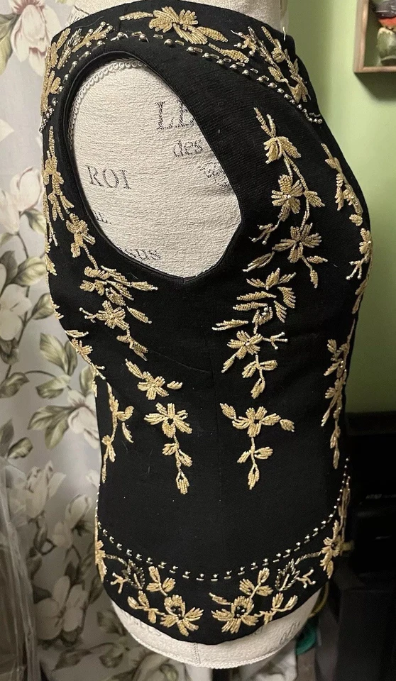 Camisa Floral Top Manga Corta Con Cuentas Tono Dorado Negro Años 70’s 80’s Vintage Foto 4 de 4