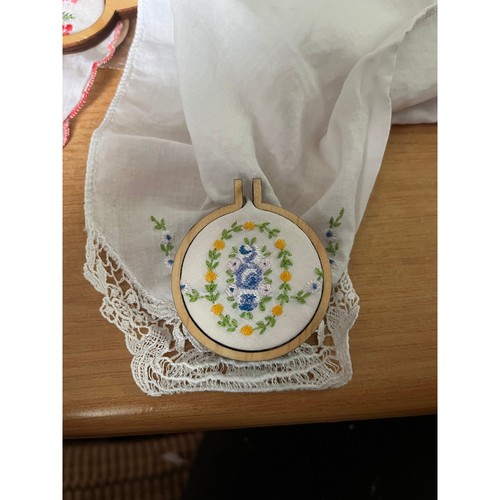Colgantes de telar medianos ovalados hechos a mano bordados de pañuelos vintage - Imagen 7 de 8