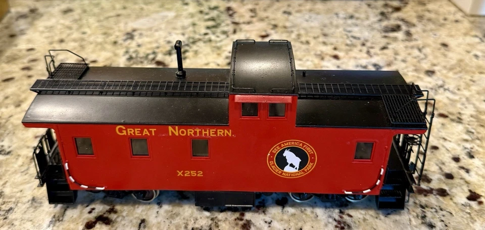 Overland Models Inc O Scale Brass Great Northern X-252 Wood Caboose - Image 2 of 4
