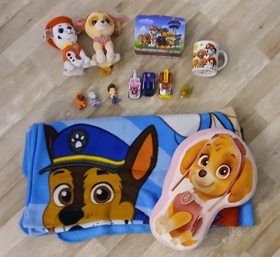 Paw Patrol Fan Paket: Kuscheltiere, Kissen, Decke, Tasse, Autos, Figuren, Koffer
