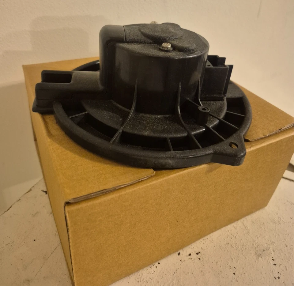 Двигатель вентилятора VDO PM9182 1999-2003 Mitsubishi Galant - Изображение 3 из 4