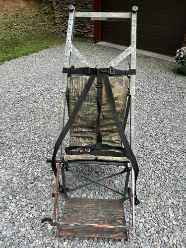 Tree lounge tree stand