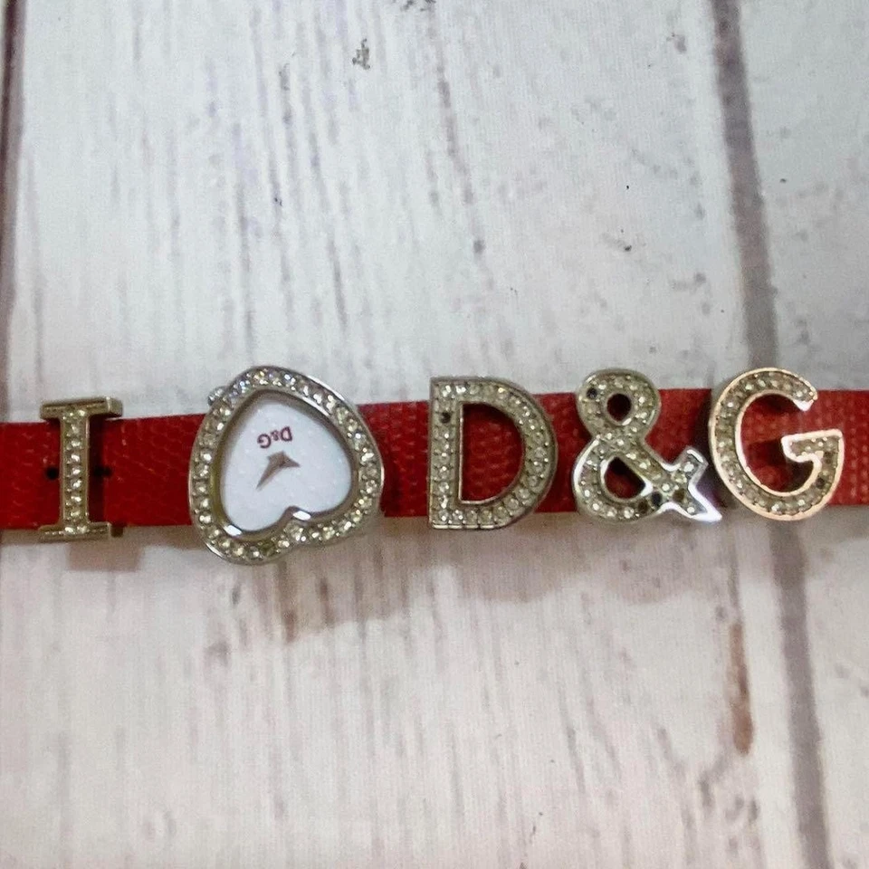 Reloj Dolce Gabbana para dama DG2664 cuarzo esfera blanca caja plateada correa roja Foto 4 de 4