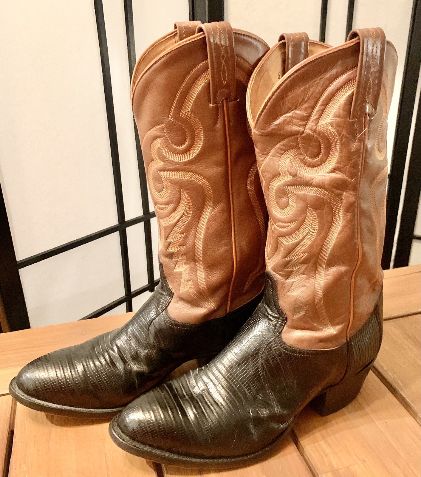 TONY LAMA 8540 Size 8.5 EE Brown Teju 