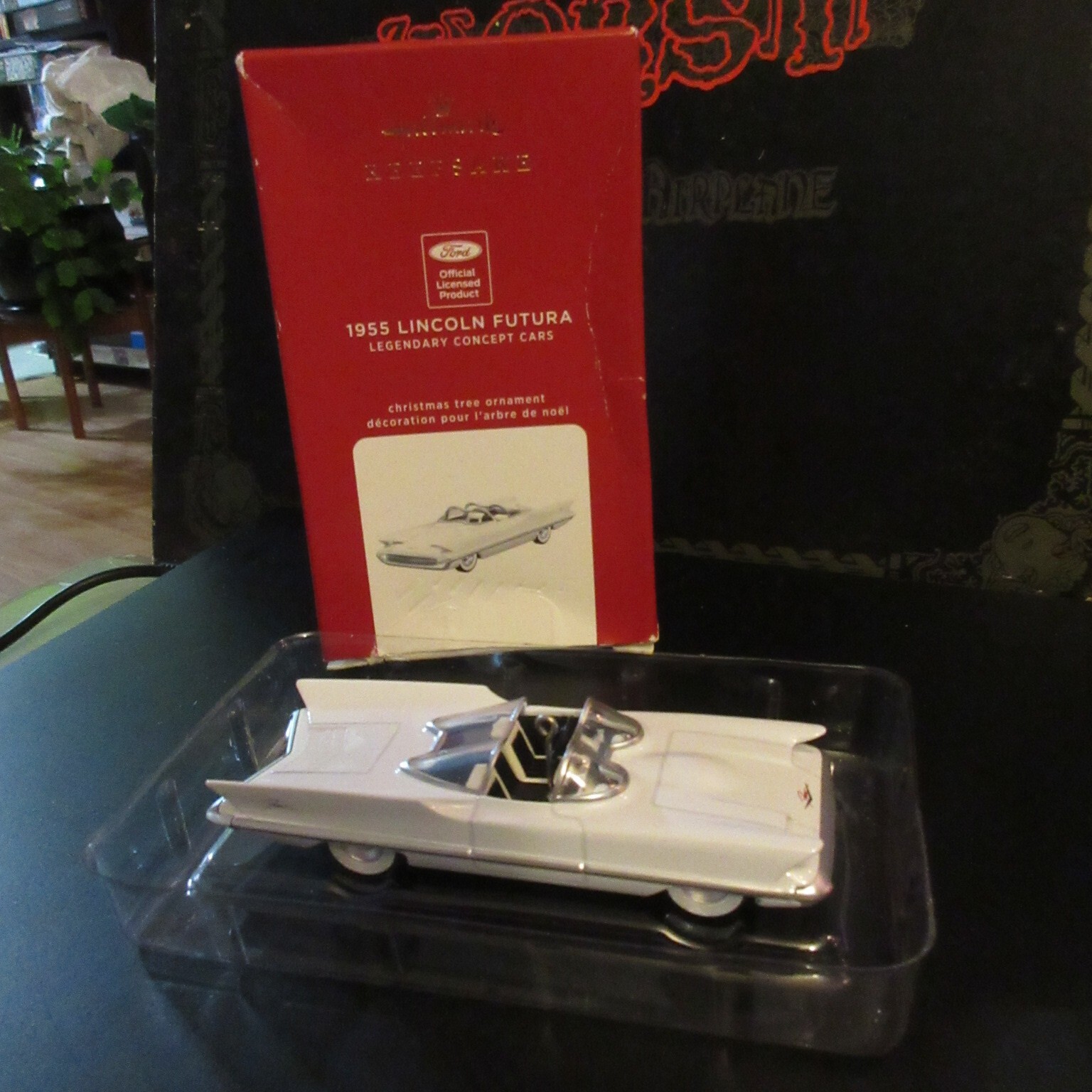 2020 Hallmark Ornament 1955 LINCOLN FUTURA 3rd in Legendary Concept