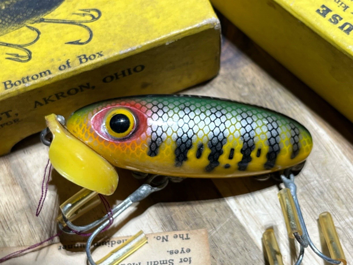 Vintage Jitterbug plastic lip fishing lure (24032) | eBay