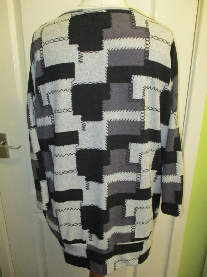 QUIZ SIZE 16 WOMENS BLACK/GREY LONG JUMPER OVERSIZED - Image 3 of 4