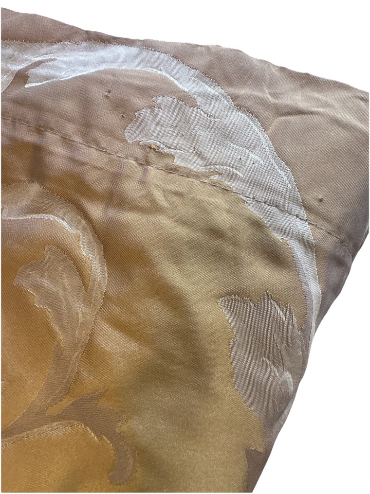 Tela damasco de seda de diseñador filigrana dorada panel de sala de exposición Lg Foto 4 de 4