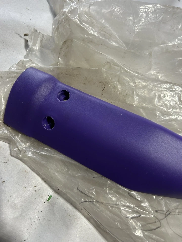 Parachoques trasero derecho NOS OEM Yamaha Wave Venture púrpura Gunwale Foto 2 de 4