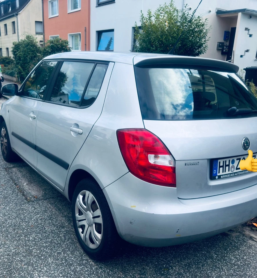 Skoda Fabia 1.2L petrol. 2010 TÜV 10/2026 153k km Top Zustand | 2.900€ VB - Bild 2 von 4