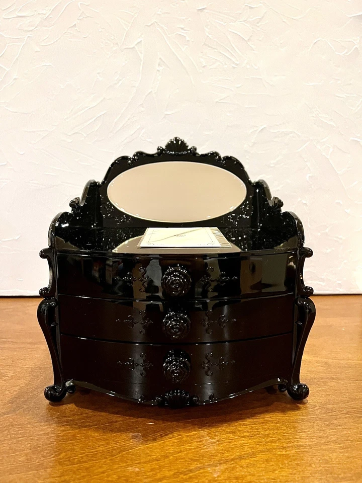 Anna Sui Makeup Color Collection - Image 2 of 4