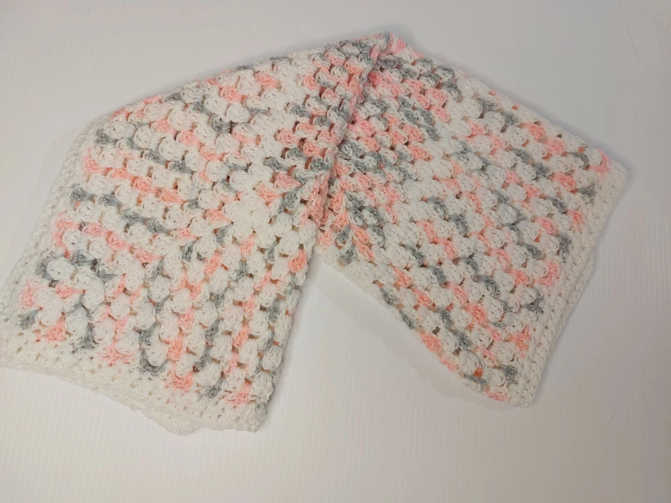 New Light weight Baby Cradle Bassinet Receiving Blanket Handmade crocheted - Imagem 3 de 4