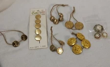 Lot/ 23 Vintage Gold Tone Buttons Metal & Plastic Embellished Plain w/Shank