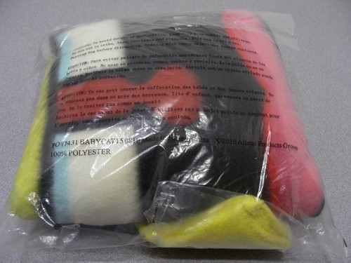SPONGEBOB SQUAREPANTS - SNUGGIE FOR KIDS WITH BONUS SOCKS! (New in Bag/No Box) - Picture 3 of 7