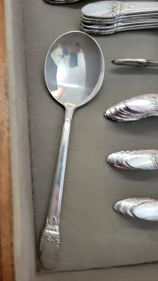 Cubiertos Rogers plateados 76 piezas "Primer amor" Foto 3 de 4