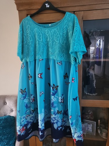 TUNIKA KLEID BRUSTWEITE 44" LÄNGE 38" SPITZE/POLYESTER TÜRKIS MIT SCHMETTERLINGEN