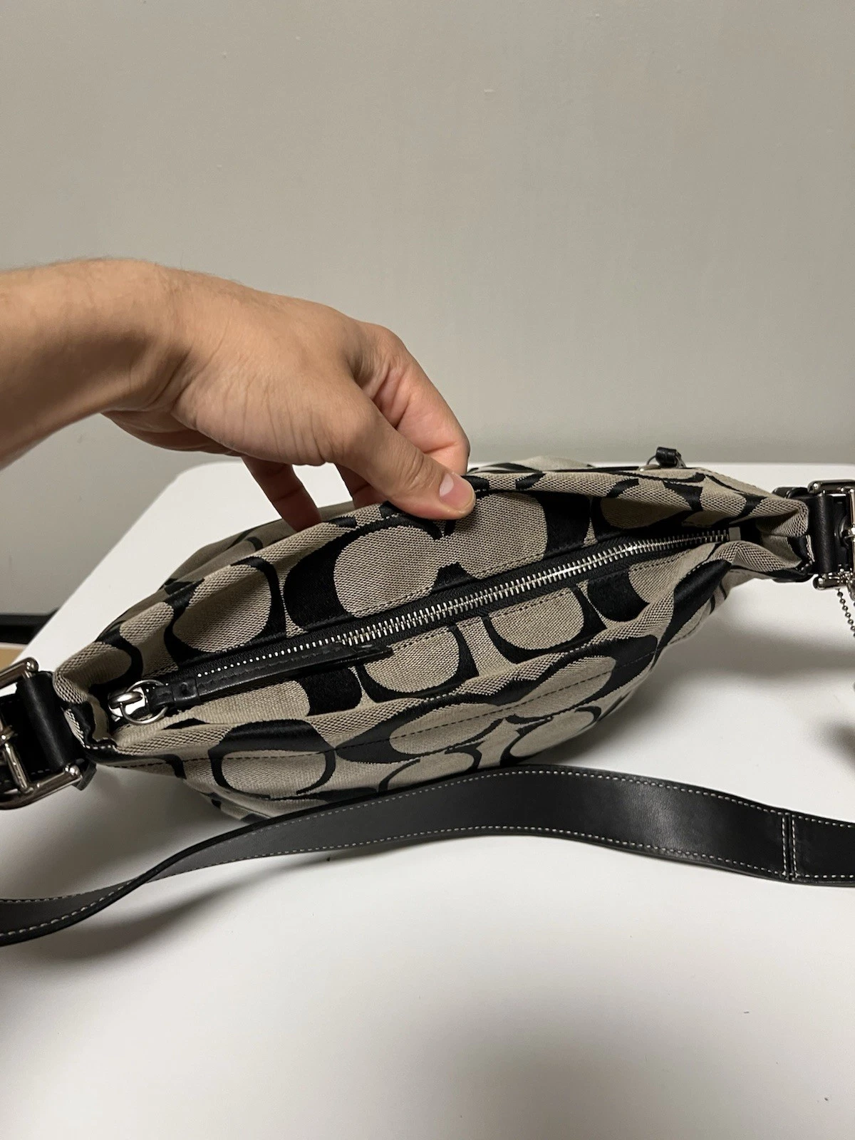 Borsa a tracolla firmata Coach F15068 marrone nero tela pelle